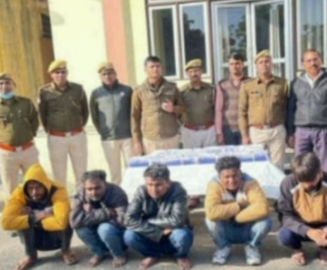 5 Accused of Cheating Arrested नकली नोट से ठगी करने वाले गिरोह के 5 सदस्यों गिरफ्तार, कार में मिले लाखों के जाली नोट