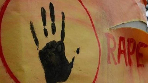 Gang Rape Outside Police Station: थाने से महज 300 मीटर की दूरी पर हुआ सामूहिक दुष्कर्म, अर्धनग्न अवस्था में एफआईआर कराने पहुंची महिला