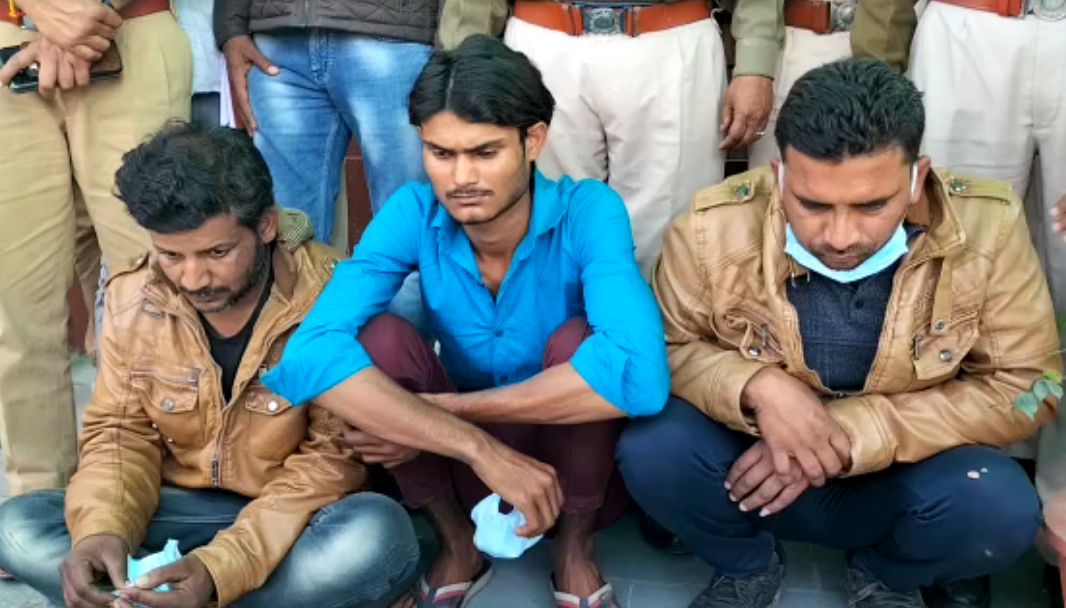 3 Arrested with Mobile Phones Worth Crores पुलिस ने बरामद किए 227 मोबाइल फोन, इनकी कीमत जान आपके उड़ जाएगें होश