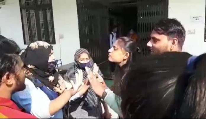 Girls Reached College Wearing Burka Not Get Admission