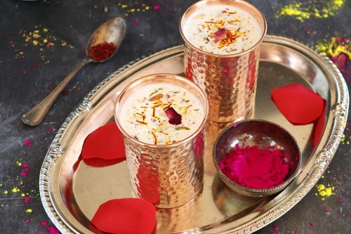 Benefits Of Thandai : होली में न सिर्फ ठंडाई पीने की परंपरा है, बल्कि ठंडाई पीने से सेहत को भी कई फायदे होते हैं