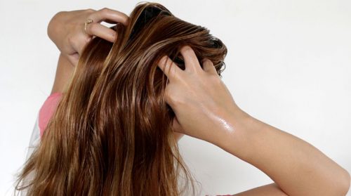 Hair Oil For Summer : गर्मी के मौसम में बालों की देखभाल के लिए बेस्ट हैं ये हेयर ऑयल