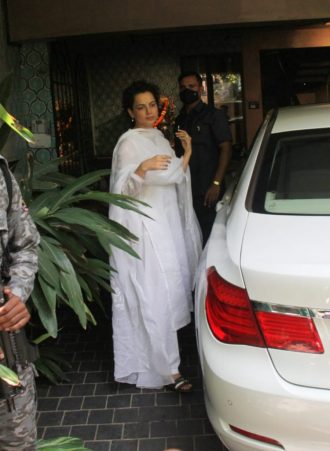 Kangana Ranaut Snapped At Her Office In Bandra : कंगना रनौत को पद्मश्री पुरस्कार से भी सम्मानित किया गया