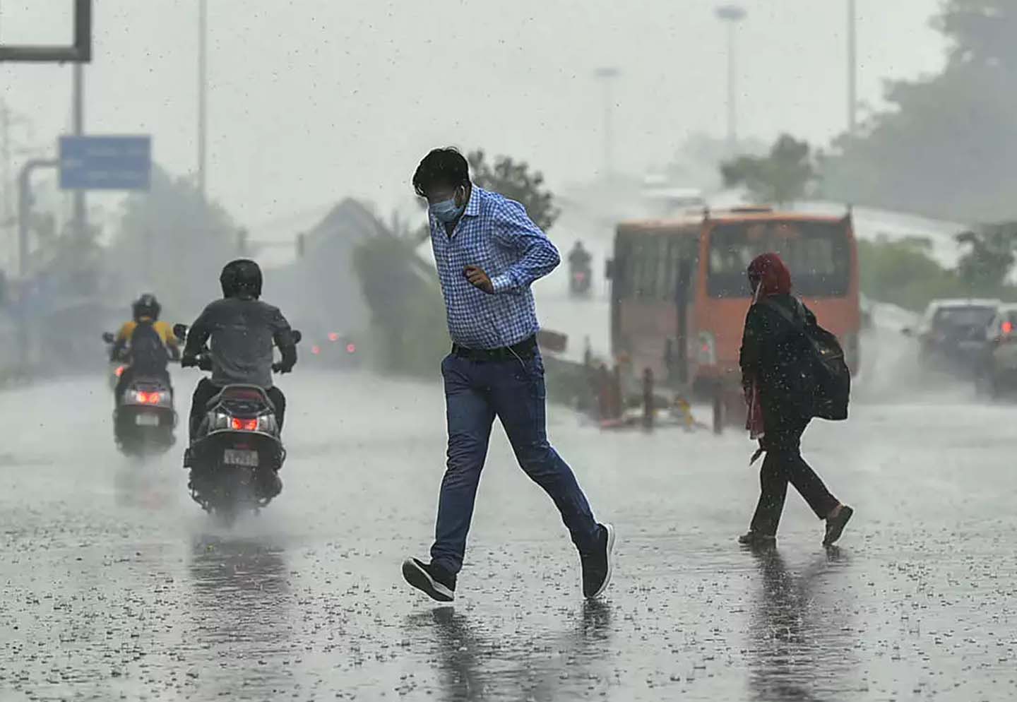 Rajasthan Weather Update 6 March 2022 : राजस्थान में बरसात के साथ गिरेंगे ओले, फसलों पर पड़ सकती है मार