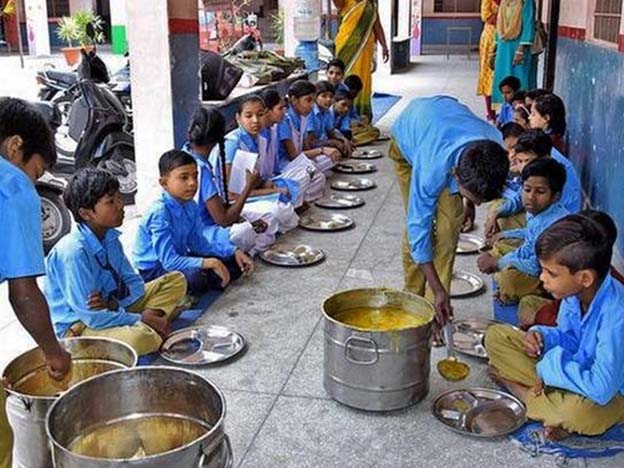 Government Schools : नौ मार्च से सरकारी स्कूलों में बच्चों को मिलेगा गर्म भोजन