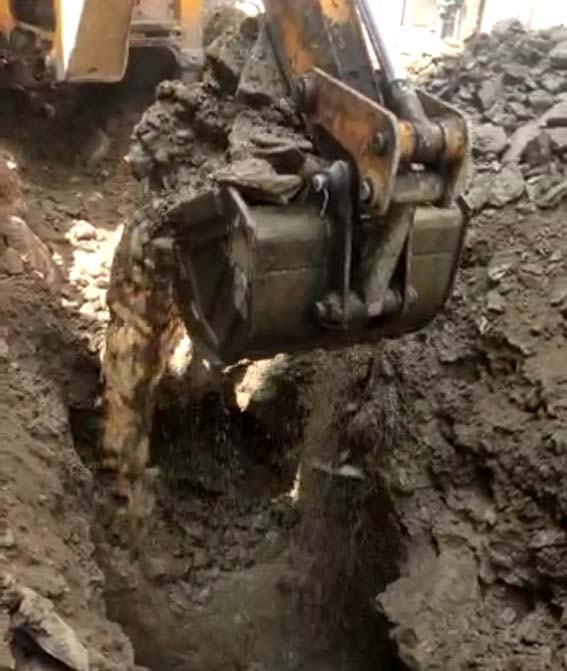 Tunnel Found During Excavation of Smart City : स्मार्ट सिटी की खुदाई के दौरान निकली सुरंग