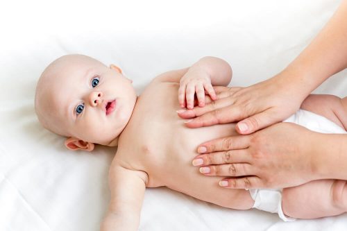 Newborn Baby Massage Benefits : छोटे बच्चों की मालिश है जरूरी, छोटे बच्चों की मालिश करने के कई फायदे होते हैं