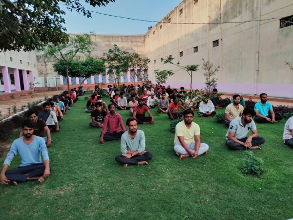 Osho Meditation Camp : विचाराधीन बंदियों के लिए जेल में हुआ ओशो ध्यान शिविर