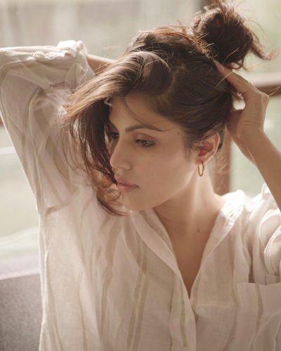 तस्वीरों में रिया चक्रवर्ती का पुराना कूल अवतार देखने को मिल रहा है Rhea Chakraborty New Photos