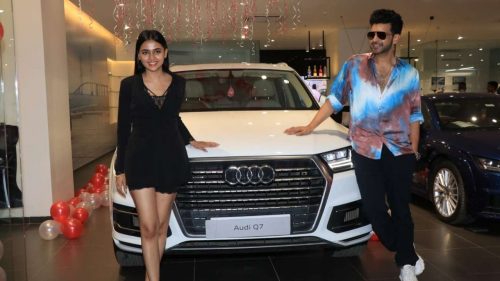 Tejasswi Prakash buys Audi Q7 : तेजस्वी प्रकाश ने खरीदी Audi Q7, करण कुंद्रा ने कैमरे में कैद किया हर पल