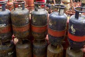 Commercial LPG Cylinder हुआ महंगा, जानें दाम में कितनी हुई बढ़ोतरी