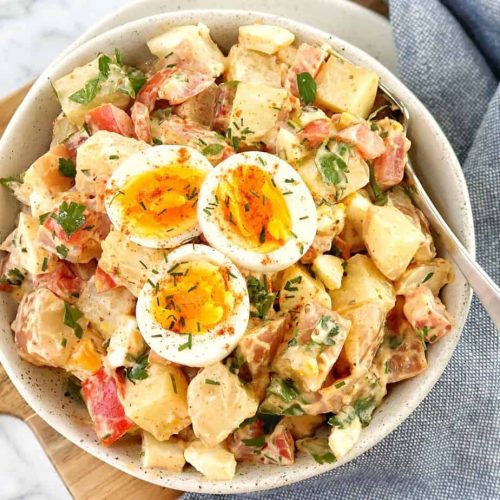 Potato Egg Salad को हाई-प्रोटीन डाइट माना जाता है, ये पोटैटो एग सलाद मिनटों में बन जाता है