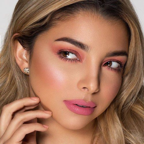 Pink Tone Makeup करने से आप ग्लोइंग और खूबसूरत दिख सकती हैं, रखें इन बातों का ध्यान