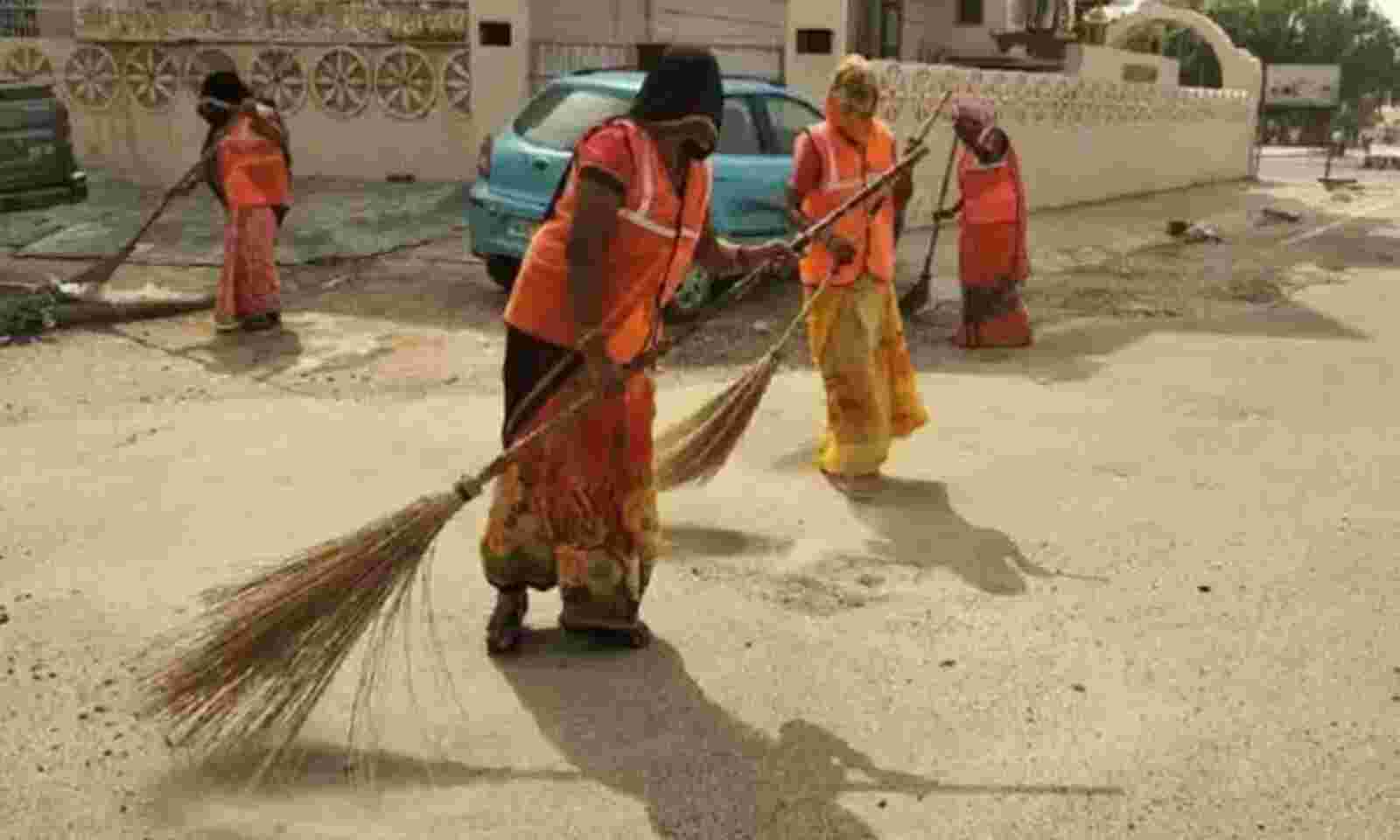 राजस्थान: डूंगरपुर है 6 सालों से नंबर वन, 40 से अधिक सफाईकर्मी जो शहर की स्वच्छता के लिए सालों से नहीं सोए