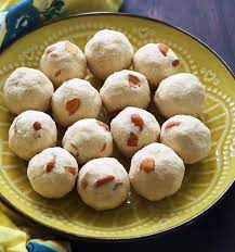 Diwali Sweets Recipe: इस दिवाली बनाएं सूजी के लड्डू, इस स्वीट से कराएं मेहमानों का मुंह मीठा