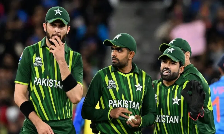 Pakistan cricket news: पैसे और विदेशी लीग के लिए बोर्ड से भिड़ रहे पाकिस्तानी खिलाड़ी, जानें क्यों आया ये संकट