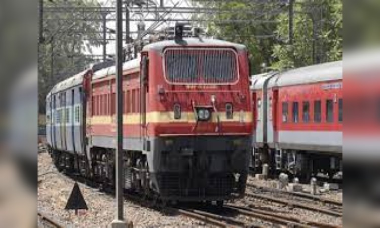 Railway: Railway यात्रियों के लिए खुशखबरी, 50% सस्ता हुआ पैसेंजर ट्रेनों का किराया