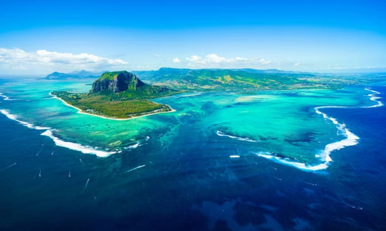 Travel: Mauritius ट्रिप का बना रहे हैं प्लान? इन जगहों को करें अपनी लिस्ट में शामिल