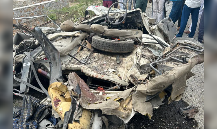 Rajasthan Road Accident: पुलिस की गाड़ी पर पलटा ओवरलोड ट्रक, 3 पुलिस कर्मियों की मौत