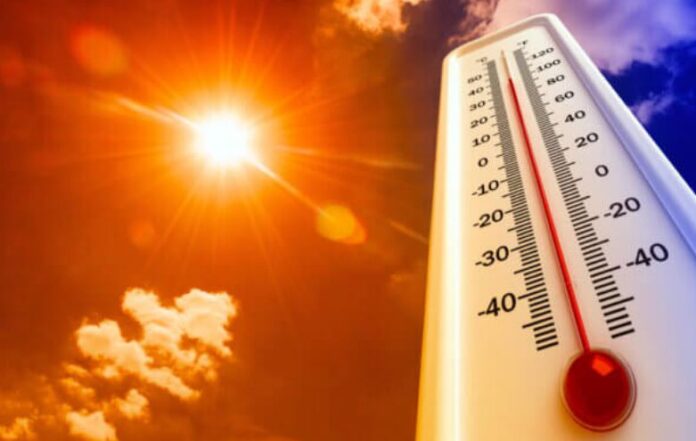 Weather Update: गर्मियों के आगाज के साथ ही राजस्थान में भीषण गर्मी का प्रकोप शुरू हो गया है। बीते 24 घंटों में राज्य के अलग-अलग हिस्सों में तापमान 41 से 45 डिग्री सेल्सियस के बीच दर्ज किया गया