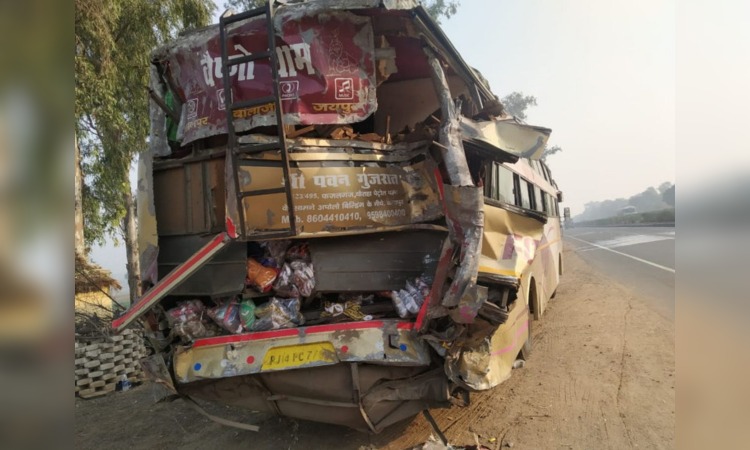 Bharatpur  Accident: ट्रक ने बस को मारी जोरदार टक्कर,  2 लोगों की मौत, कई लोग गंभीर घायल